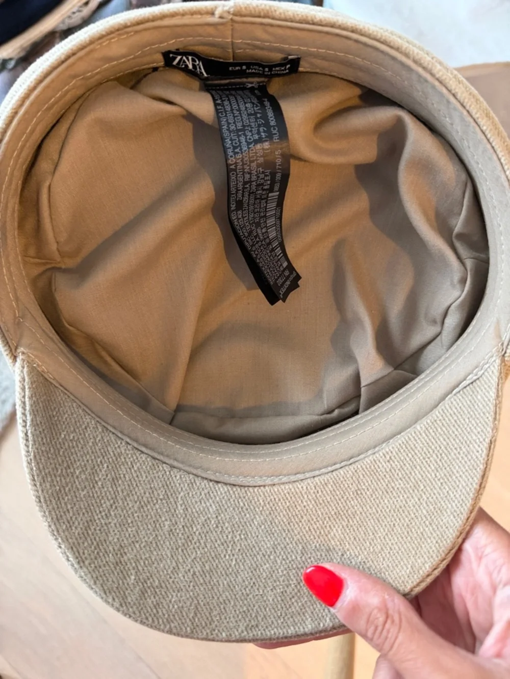 Zara hat